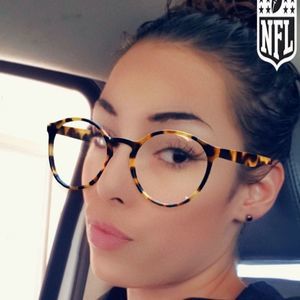 Meet your Posher, Crysteen